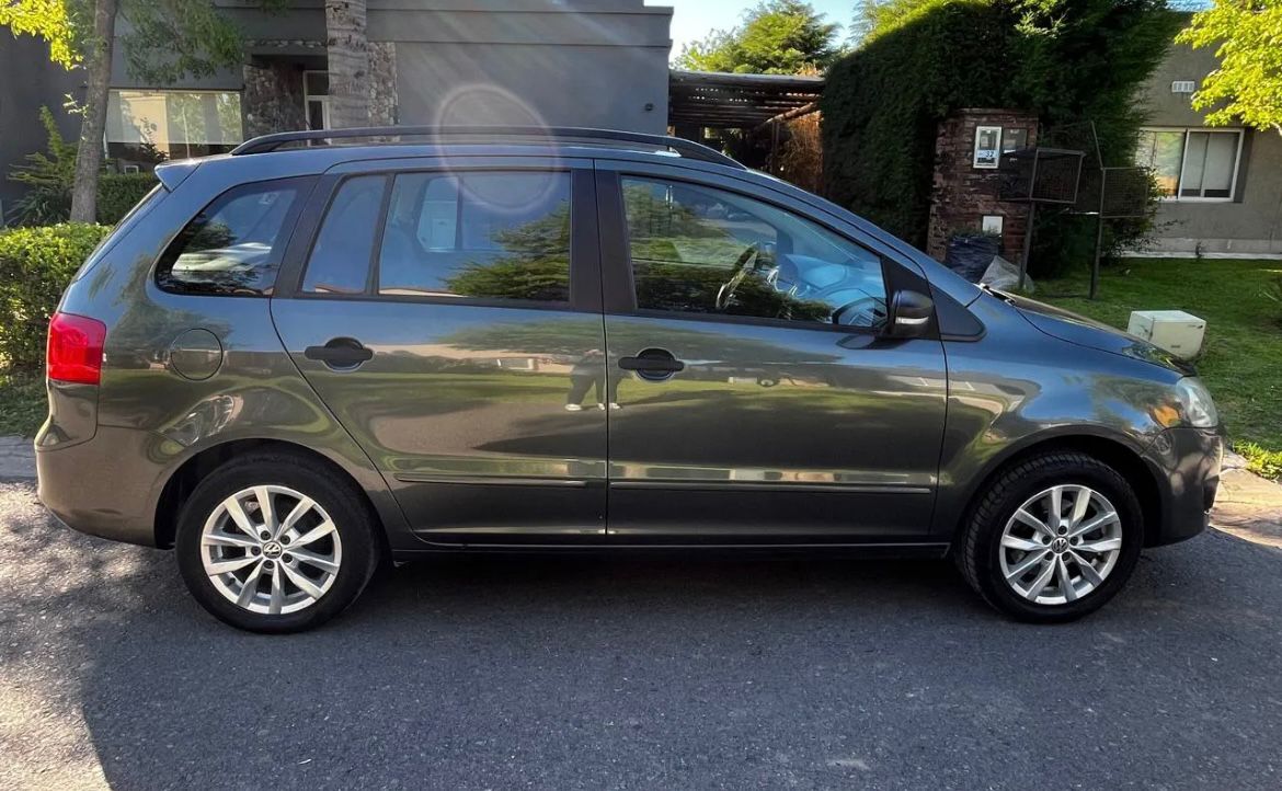 VOLKSWAGEN Suran 2013