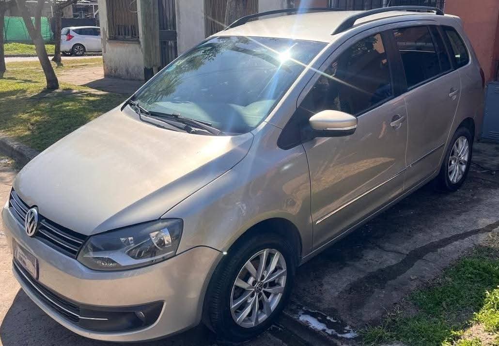 VOLKSWAGEN Suran 2012